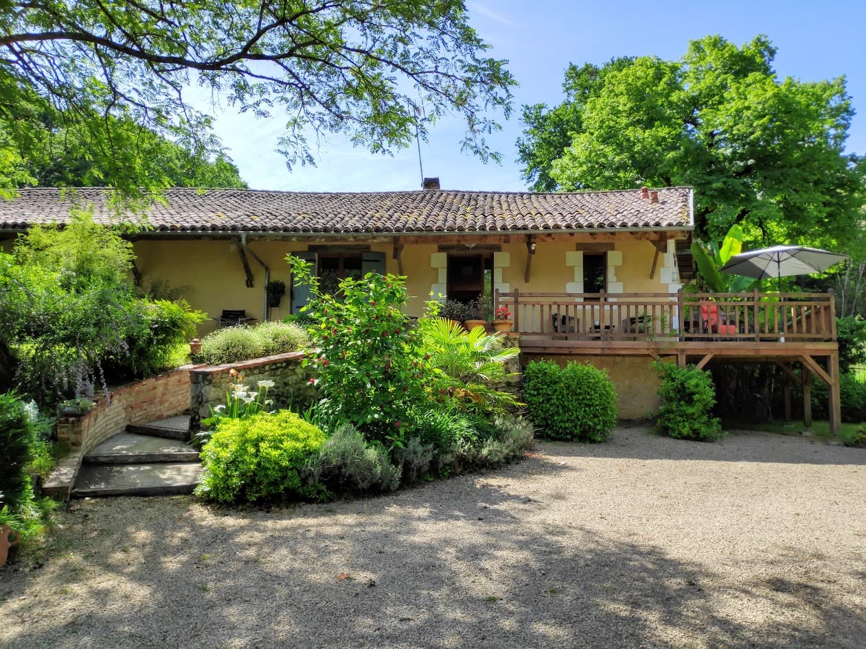 Vue du gîte depuis le portail